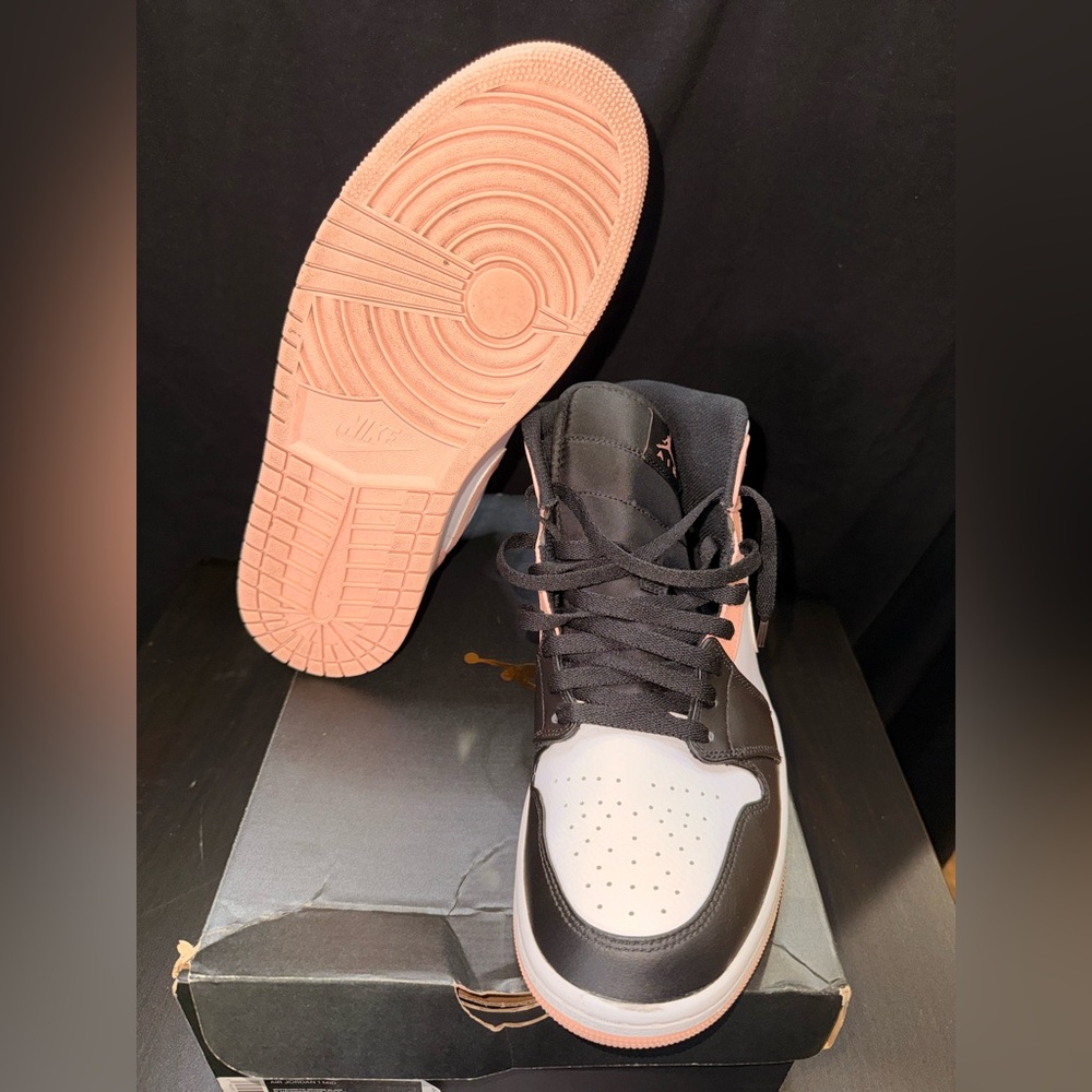 Air Jordan 1 Mid - Picture 2 of 8